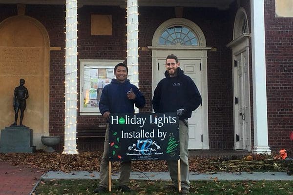600x400-Cole-Community-Holiday-light-install