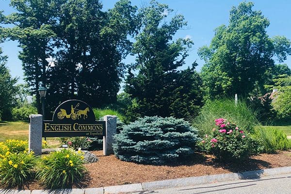 600x400-English-Commons-sign-flowers