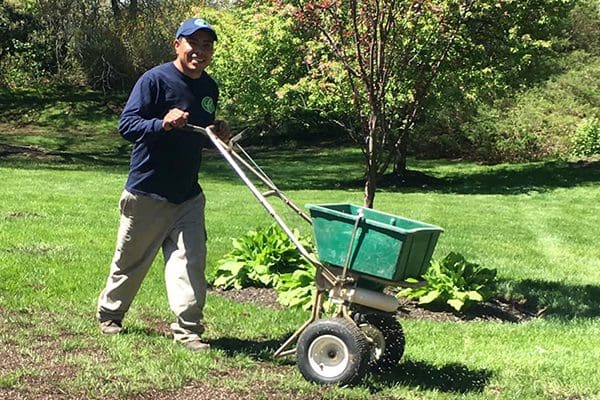 600x400-lawn-care-fertilizer