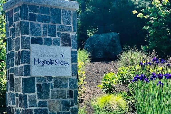 600x400-magnolia-shores-sign-flowers
