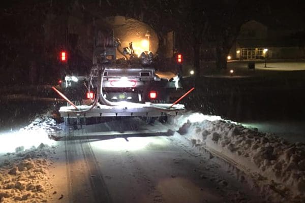 600x400-snow-plow-night