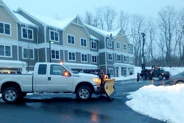 600x400-snow-plow-parking-lot-2